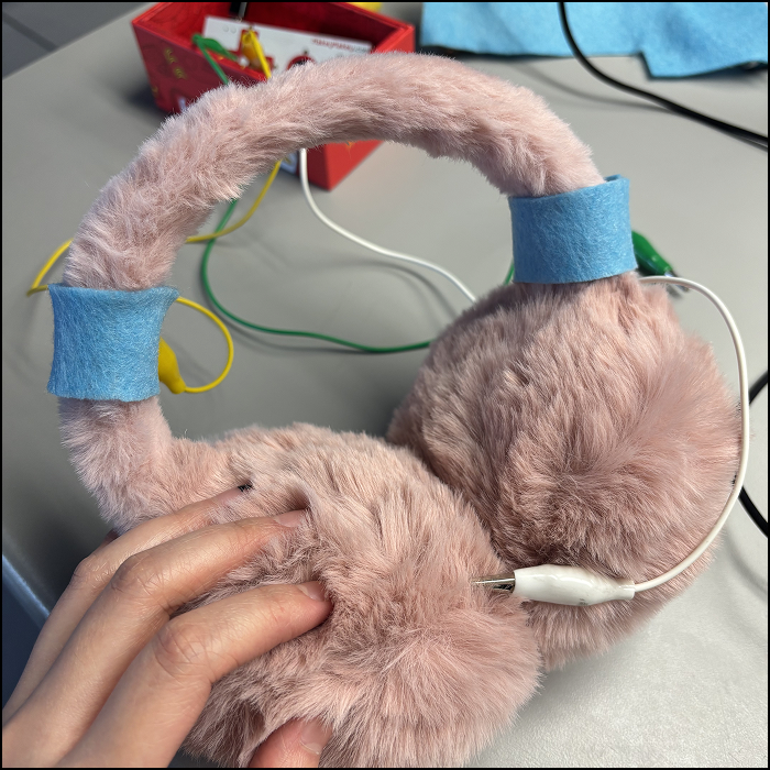 I sewed the fabric using conductive thread, and attach them on my ear muffles. I was going for a headphone concept, thought it will be fun to play different audio on each ear.